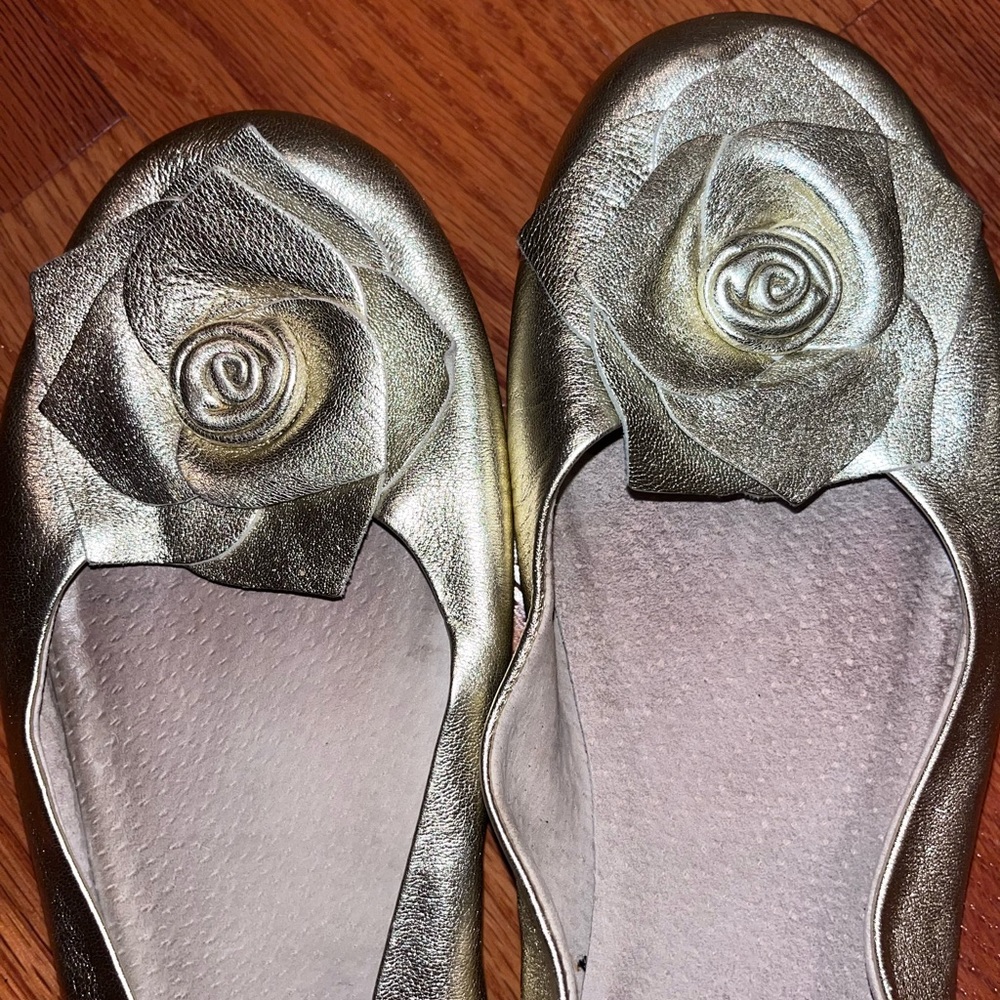 🌹 French Sole New York FS/NY Metallic Gold Leather Flower Rosette Ballet Flats
